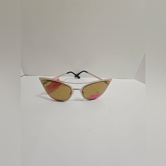 NWT Betsey Johnson Gold Cat Eye Sunglasses – Metal Frames with Pink Heart main image 7
